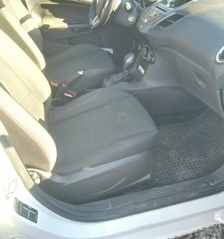 Білий Форд Фієста, об'ємом двигуна 1 л та пробігом 124 тис. км за 9000 $, фото 3 на Automoto.ua