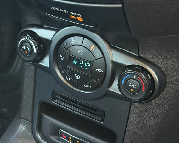 Білий Форд Фієста, об'ємом двигуна 1 л та пробігом 65 тис. км за 10200 $, фото 25 на Automoto.ua