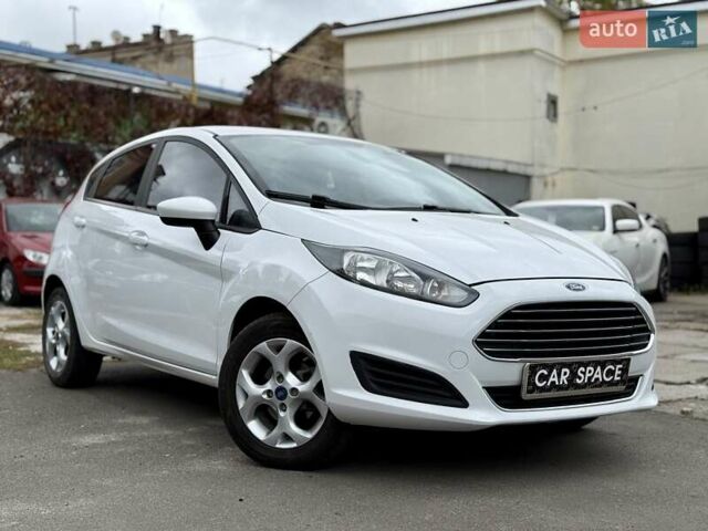Білий Форд Фієста, об'ємом двигуна 1.6 л та пробігом 138 тис. км за 7500 $, фото 3 на Automoto.ua