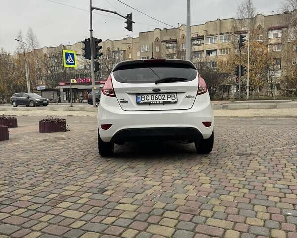 Білий Форд Фієста, об'ємом двигуна 1.6 л та пробігом 134 тис. км за 9500 $, фото 8 на Automoto.ua