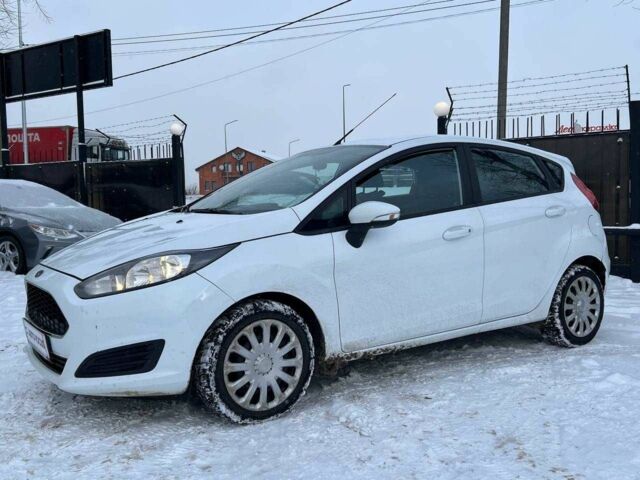 Білий Форд Фієста, об'ємом двигуна 1 л та пробігом 122 тис. км за 7990 $, фото 2 на Automoto.ua
