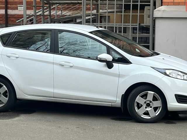 Білий Форд Фієста, об'ємом двигуна 1.39 л та пробігом 146 тис. км за 6399 $, фото 2 на Automoto.ua