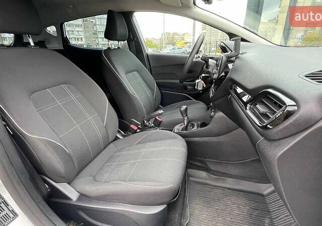 Белый Форд Фиеста, объемом двигателя 1.08 л и пробегом 101 тыс. км за 8990 $, фото 9 на Automoto.ua