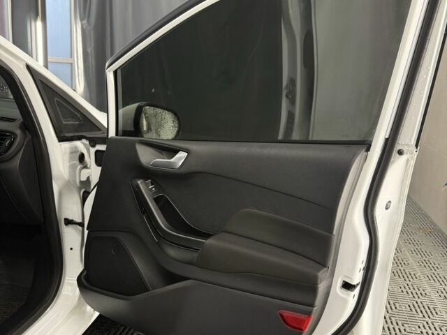 Белый Форд Фиеста, объемом двигателя 1.1 л и пробегом 116 тыс. км за 9000 $, фото 6 на Automoto.ua