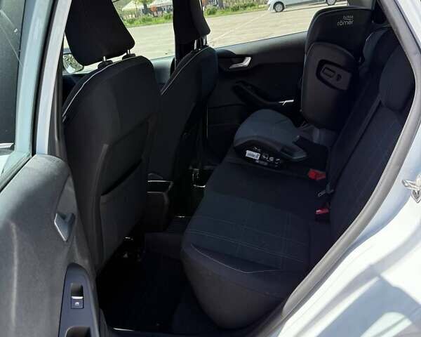 Белый Форд Фиеста, объемом двигателя 1 л и пробегом 93 тыс. км за 9800 $, фото 7 на Automoto.ua