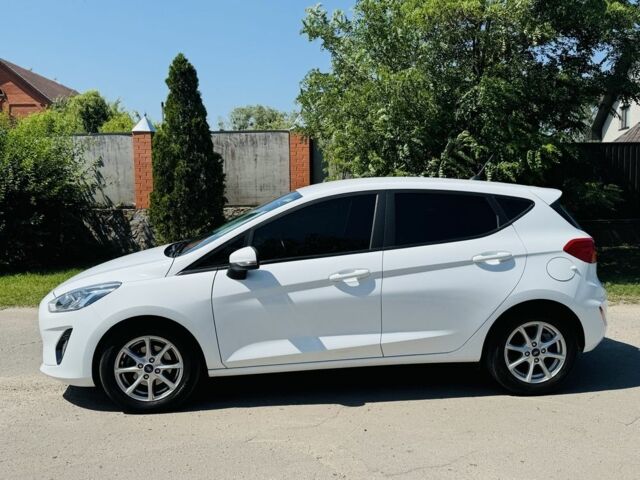 Білий Форд Фієста, об'ємом двигуна 1 л та пробігом 37 тис. км за 11200 $, фото 1 на Automoto.ua