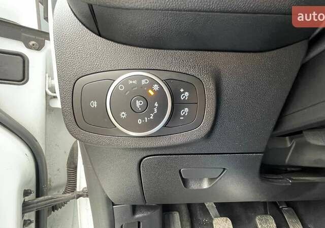 Белый Форд Фиеста, объемом двигателя 1.08 л и пробегом 101 тыс. км за 8990 $, фото 11 на Automoto.ua