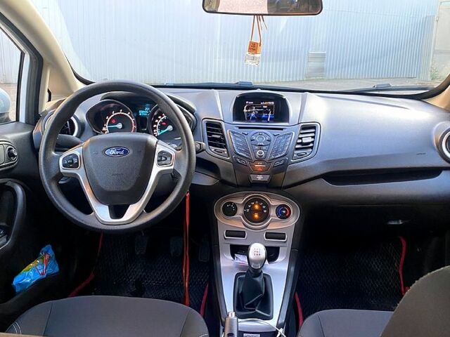 Белый Форд Фиеста, объемом двигателя 1.6 л и пробегом 62 тыс. км за 7200 $, фото 8 на Automoto.ua