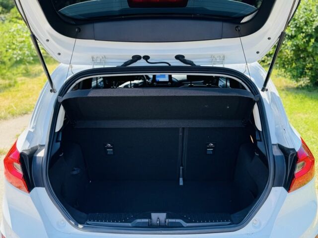 Білий Форд Фієста, об'ємом двигуна 1 л та пробігом 37 тис. км за 11200 $, фото 19 на Automoto.ua