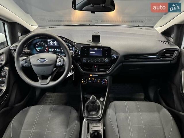 Белый Форд Фиеста, объемом двигателя 1.08 л и пробегом 83 тыс. км за 8300 $, фото 25 на Automoto.ua