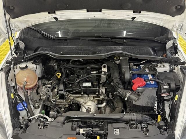 Белый Форд Фиеста, объемом двигателя 1.1 л и пробегом 116 тыс. км за 9000 $, фото 4 на Automoto.ua