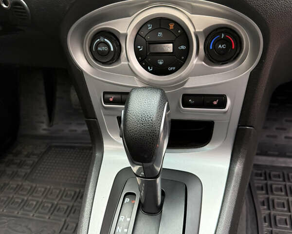 Форд Фиеста 2018 в Ровно на Automoto.ua Белый Форд Фиеста, объемом двигателя 1.6 л и пробегом 44 тыс. км за 8700 $, фото 15 на Automoto.ua