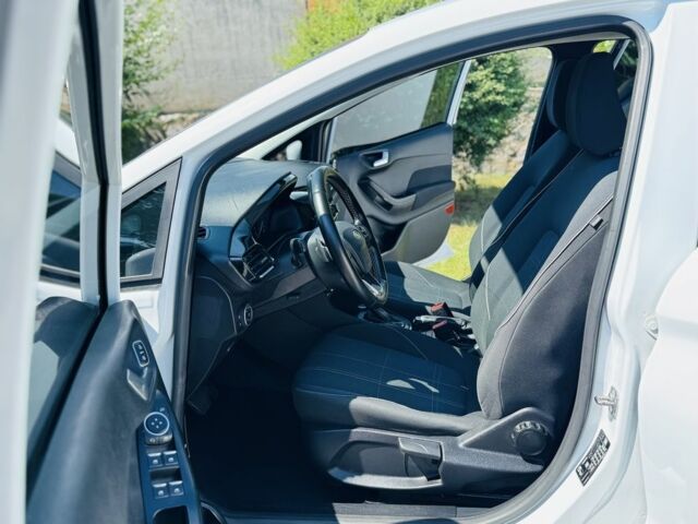 Білий Форд Фієста, об'ємом двигуна 1 л та пробігом 37 тис. км за 11200 $, фото 11 на Automoto.ua