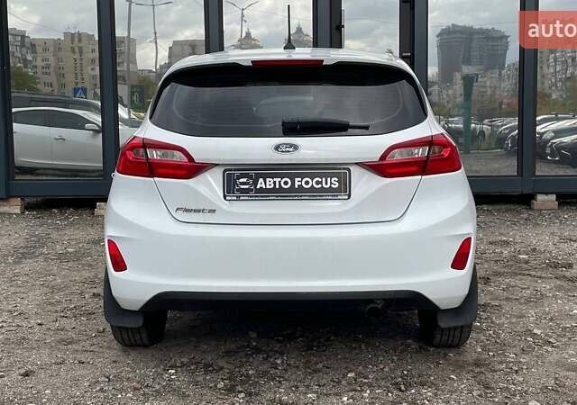 Белый Форд Фиеста, объемом двигателя 1.08 л и пробегом 101 тыс. км за 8990 $, фото 4 на Automoto.ua