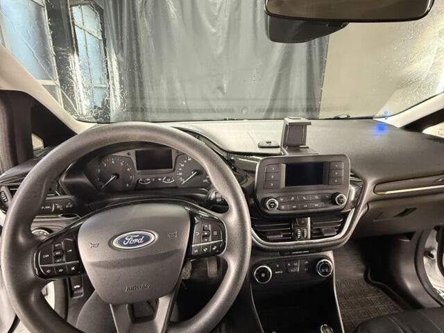 Белый Форд Фиеста, объемом двигателя 1.1 л и пробегом 116 тыс. км за 9000 $, фото 5 на Automoto.ua