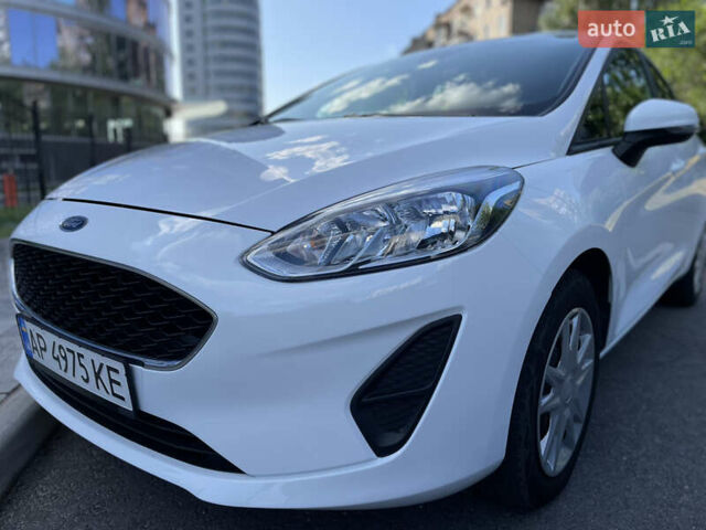 Білий Форд Фієста, об'ємом двигуна 1.08 л та пробігом 134 тис. км за 9999 $, фото 6 на Automoto.ua