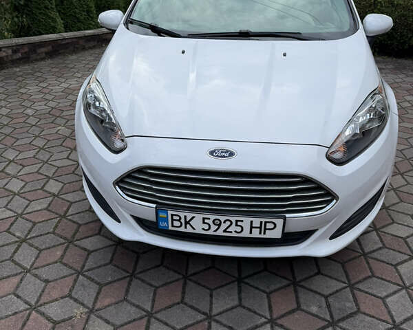 Форд Фиеста 2018 в Ровно на Automoto.ua Белый Форд Фиеста, объемом двигателя 1.6 л и пробегом 44 тыс. км за 8700 $, фото 1 на Automoto.ua