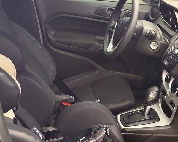 Білий Форд Фієста, об'ємом двигуна 1.6 л та пробігом 80 тис. км за 8300 $, фото 5 на Automoto.ua