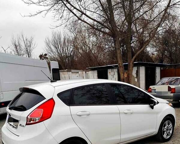 Білий Форд Фієста, об'ємом двигуна 1.6 л та пробігом 80 тис. км за 8300 $, фото 2 на Automoto.ua