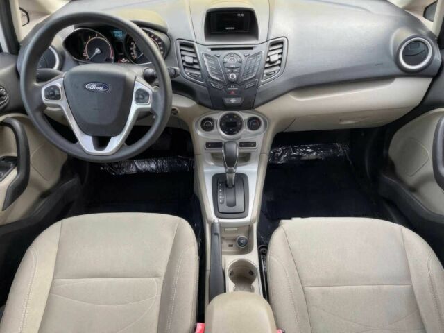 Білий Форд Фієста, об'ємом двигуна 1.6 л та пробігом 32 тис. км за 1200 $, фото 8 на Automoto.ua