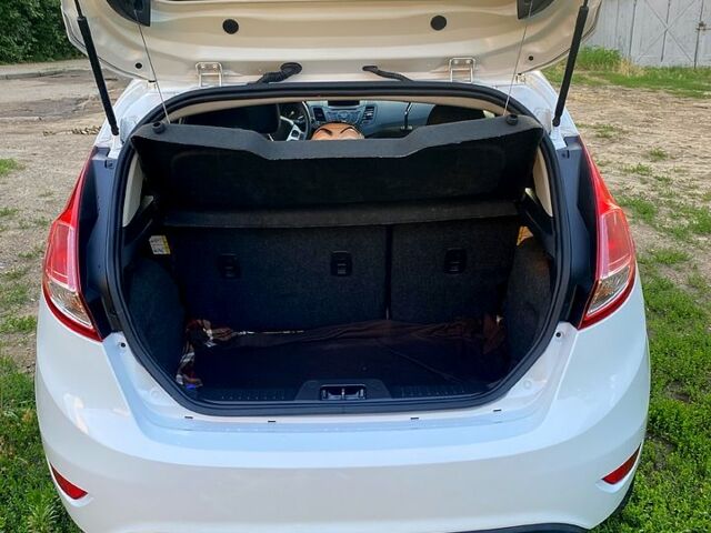 Белый Форд Фиеста, объемом двигателя 1.6 л и пробегом 62 тыс. км за 7200 $, фото 12 на Automoto.ua