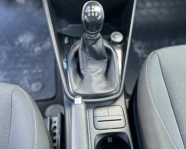 Білий Форд Фієста, об'ємом двигуна 1.08 л та пробігом 134 тис. км за 9999 $, фото 13 на Automoto.ua