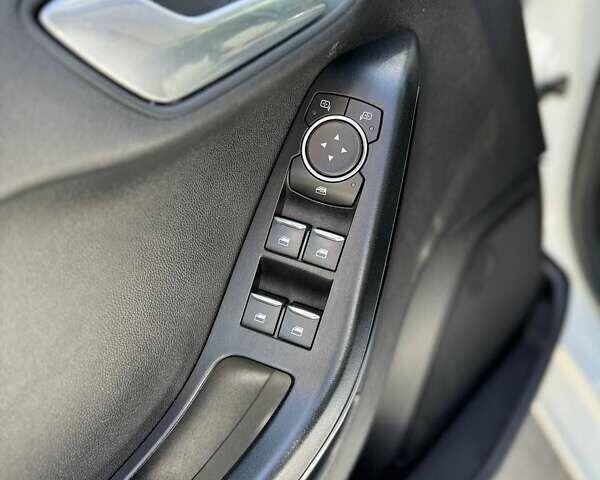 Белый Форд Фиеста, объемом двигателя 1 л и пробегом 93 тыс. км за 9800 $, фото 8 на Automoto.ua