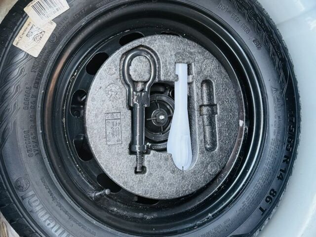 Білий Форд Фієста, об'ємом двигуна 1 л та пробігом 37 тис. км за 11200 $, фото 20 на Automoto.ua