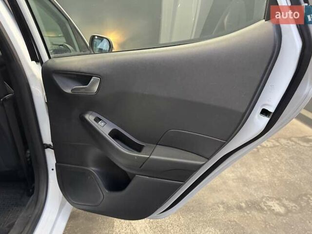 Белый Форд Фиеста, объемом двигателя 1.08 л и пробегом 83 тыс. км за 8300 $, фото 37 на Automoto.ua