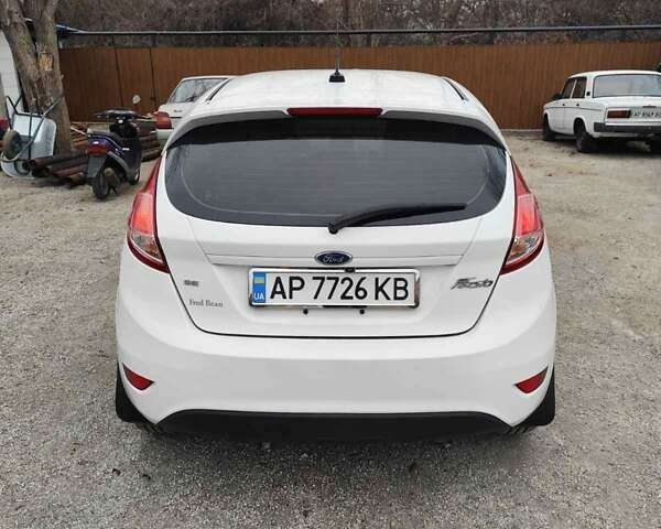Білий Форд Фієста, об'ємом двигуна 1.6 л та пробігом 80 тис. км за 8300 $, фото 1 на Automoto.ua