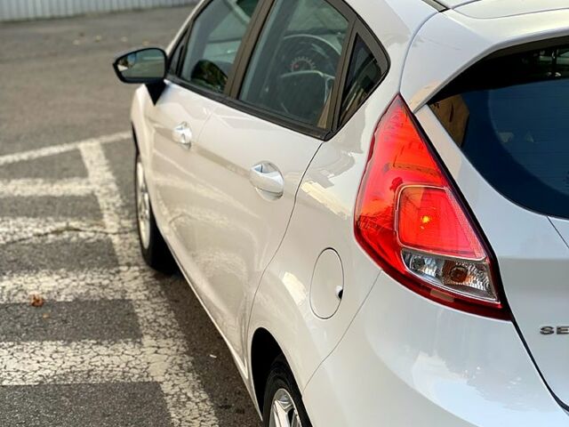 Белый Форд Фиеста, объемом двигателя 1.6 л и пробегом 62 тыс. км за 7200 $, фото 4 на Automoto.ua