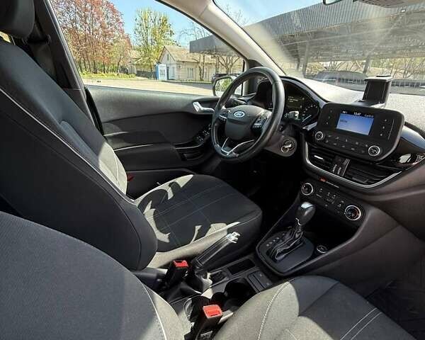 Белый Форд Фиеста, объемом двигателя 1 л и пробегом 93 тыс. км за 9800 $, фото 5 на Automoto.ua