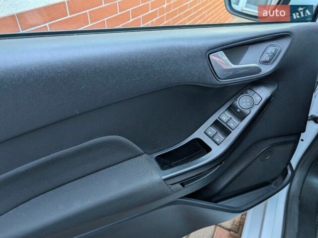 Белый Форд Фиеста, объемом двигателя 1.08 л и пробегом 82 тыс. км за 7400 $, фото 12 на Automoto.ua