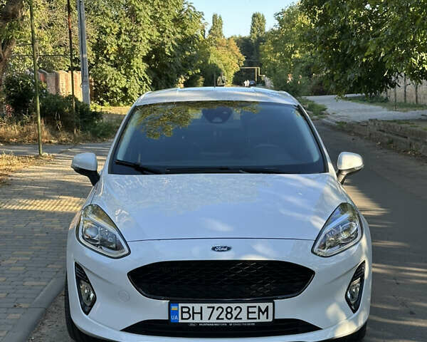 Білий Форд Фієста, об'ємом двигуна 1 л та пробігом 58 тис. км за 12900 $, фото 2 на Automoto.ua