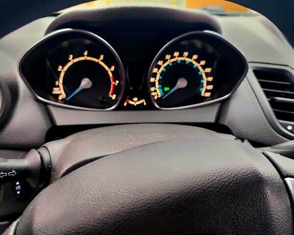 Білий Форд Фієста, об'ємом двигуна 1.6 л та пробігом 80 тис. км за 8300 $, фото 4 на Automoto.ua