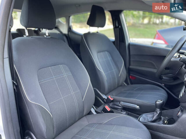 Білий Форд Фієста, об'ємом двигуна 1.08 л та пробігом 134 тис. км за 9999 $, фото 19 на Automoto.ua