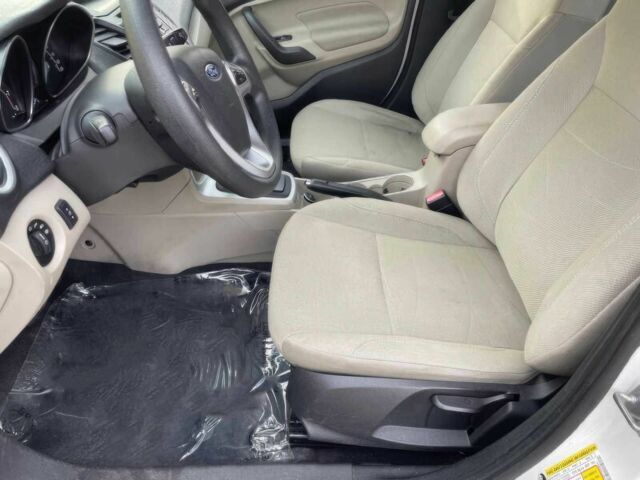 Білий Форд Фієста, об'ємом двигуна 1.6 л та пробігом 32 тис. км за 1200 $, фото 7 на Automoto.ua