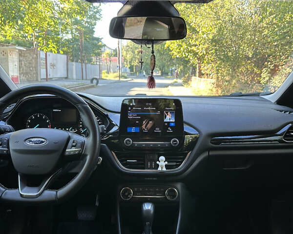 Білий Форд Фієста, об'ємом двигуна 1 л та пробігом 58 тис. км за 12900 $, фото 11 на Automoto.ua