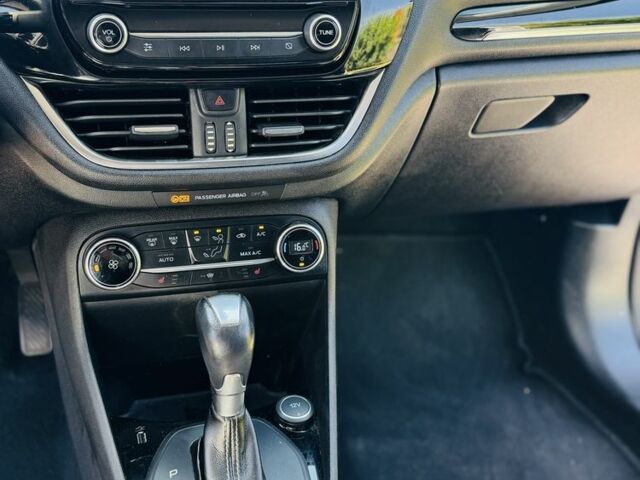 Білий Форд Фієста, об'ємом двигуна 1 л та пробігом 37 тис. км за 11200 $, фото 8 на Automoto.ua