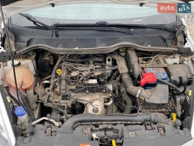 Белый Форд Фиеста, объемом двигателя 1.1 л и пробегом 200 тыс. км за 8000 $, фото 21 на Automoto.ua