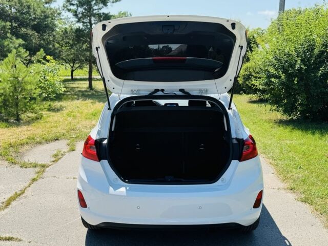 Білий Форд Фієста, об'ємом двигуна 1 л та пробігом 37 тис. км за 11200 $, фото 18 на Automoto.ua