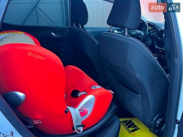 Белый Форд Фиеста, объемом двигателя 1 л и пробегом 119 тыс. км за 9500 $, фото 34 на Automoto.ua