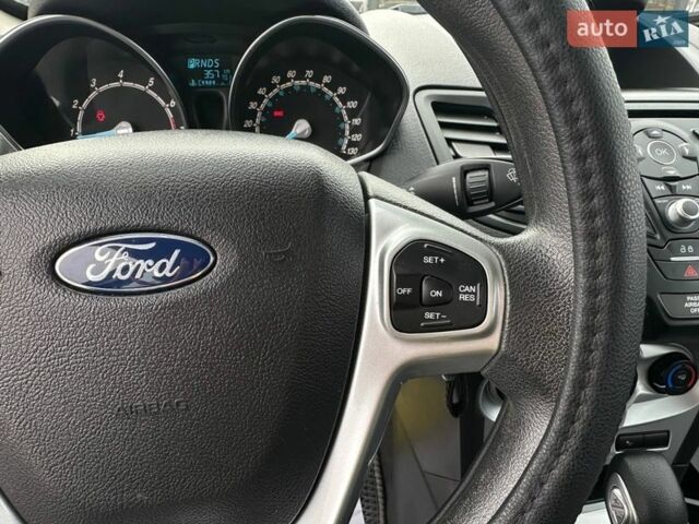 Білий Форд Фієста, об'ємом двигуна 1.6 л та пробігом 138 тис. км за 8990 $, фото 11 на Automoto.ua