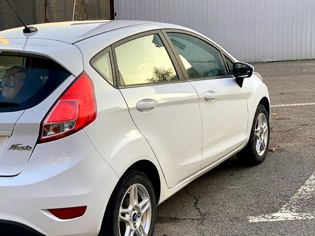 Белый Форд Фиеста, объемом двигателя 1.6 л и пробегом 62 тыс. км за 7200 $, фото 3 на Automoto.ua