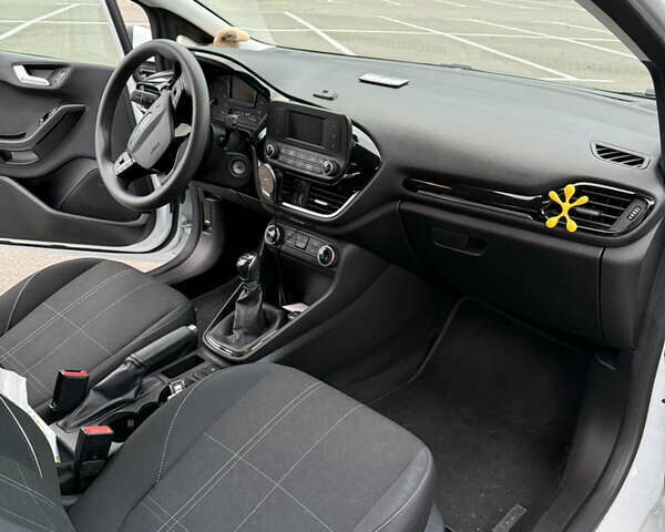 Форд Фиеста 2018 в Киеве на Automoto.ua Белый Форд Фиеста, объемом двигателя 1.08 л и пробегом 110 тыс. км за 8700 $, фото 9 на Automoto.ua