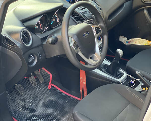 Белый Форд Фиеста, объемом двигателя 1.6 л и пробегом 59 тыс. км за 8100 $, фото 9 на Automoto.ua