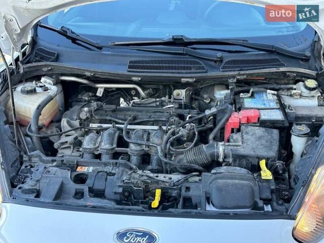 Белый Форд Фиеста, объемом двигателя 1.6 л и пробегом 140 тыс. км за 8600 $, фото 14 на Automoto.ua