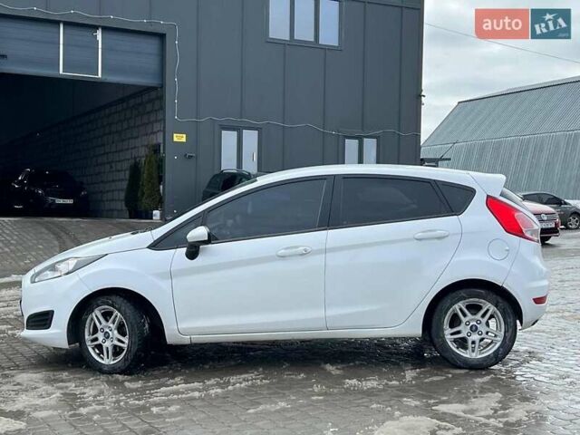 Белый Форд Фиеста, объемом двигателя 1.6 л и пробегом 130 тыс. км за 8190 $, фото 4 на Automoto.ua
