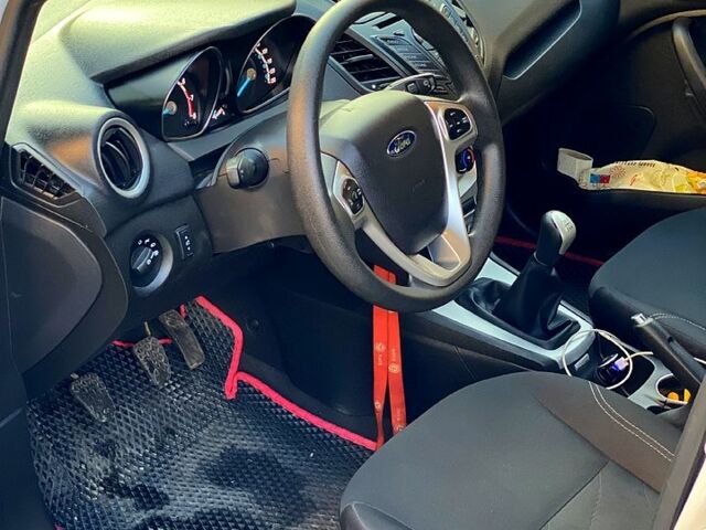 Белый Форд Фиеста, объемом двигателя 1.6 л и пробегом 62 тыс. км за 7200 $, фото 7 на Automoto.ua