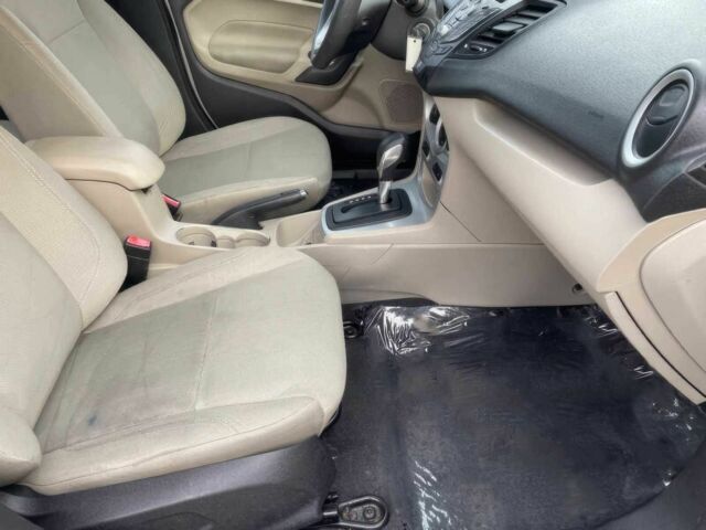 Білий Форд Фієста, об'ємом двигуна 1.6 л та пробігом 32 тис. км за 1200 $, фото 9 на Automoto.ua